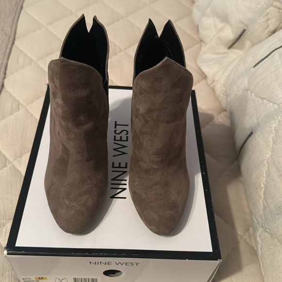 Nine West lotus suede booties - Picture 2 of 10